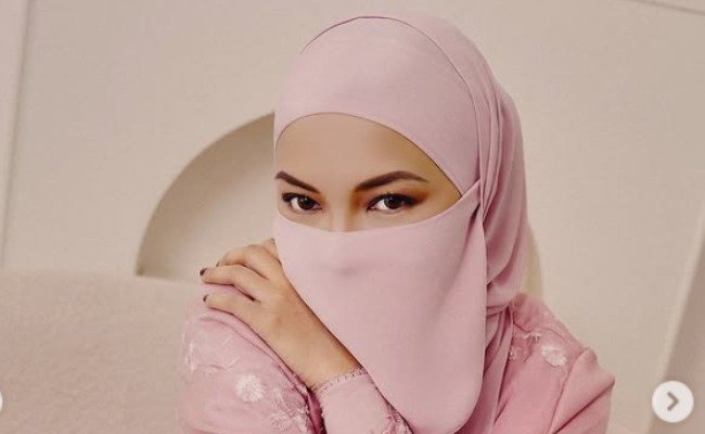  Neelofa Baca Quran 4 Jam Sehari Sepanjang Ramadan