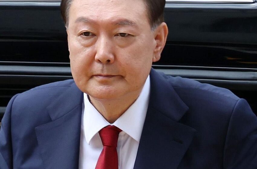  Rakaman CCTV Bekas Presiden Korea Selatan Hanya Berseluar Dalam Ketika Ditahan Tersebar