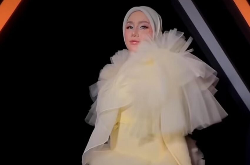  Projek & Kontrak Elly Mazlein Ditamatkan Selepas Berhijab