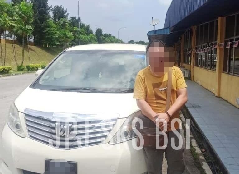 Toyota Alphard Berdaftar Di Singapura Disita Di Johor, Disyaki Dijadikan Teksi Haram Rentas Sempadan