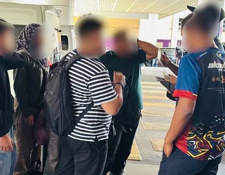  Dua Warga Bangladesh Ditahan Tawar Teksi Haram Di KLIA